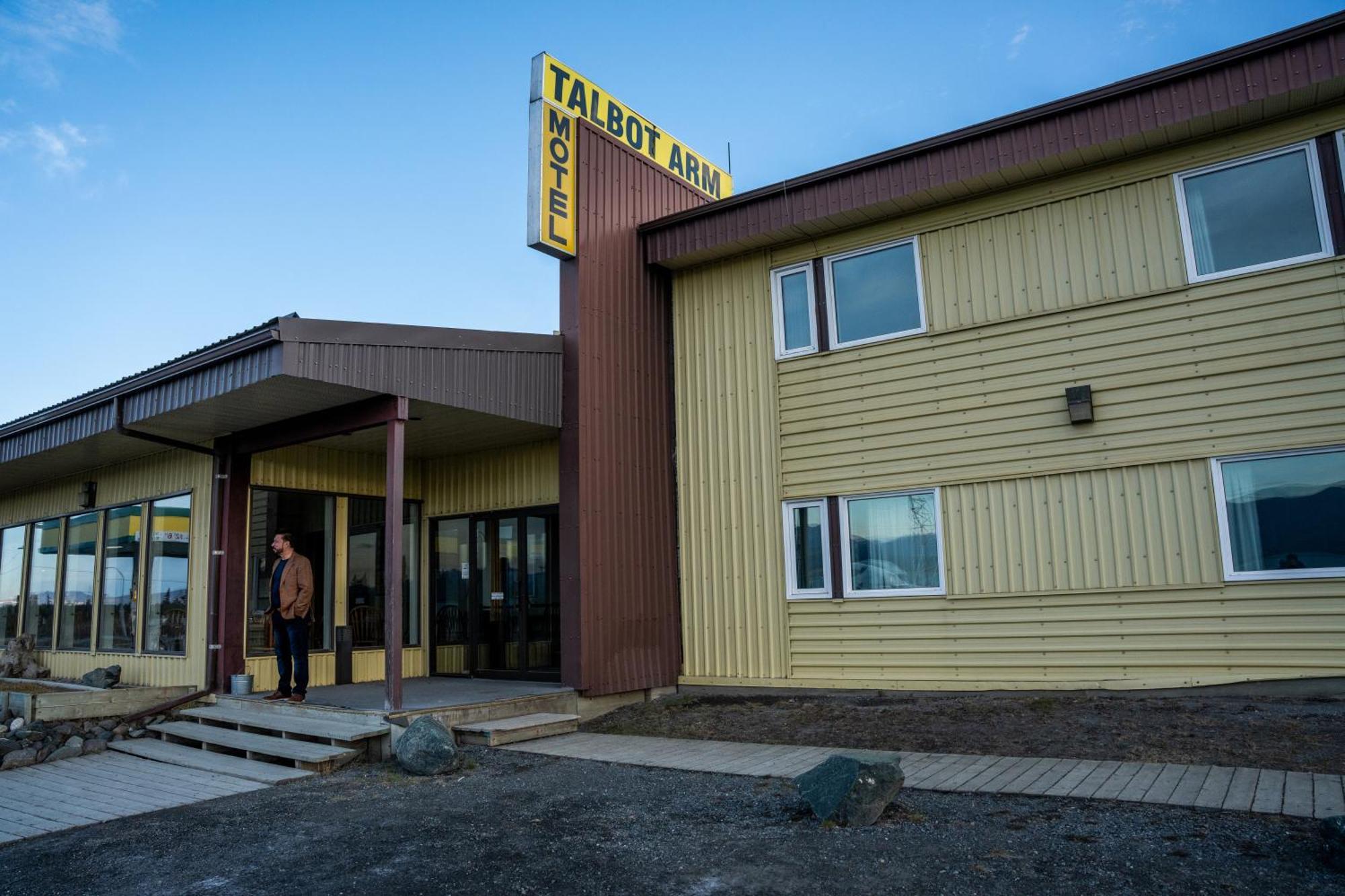 Talbot Arm Motel Destruction Bay Kültér fotó